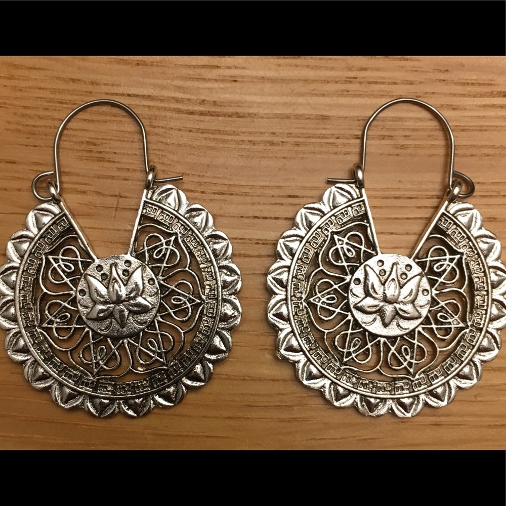 🌸 2/$24 “Isla” Lotus Earrings 🌸 - Picture 2 of 5